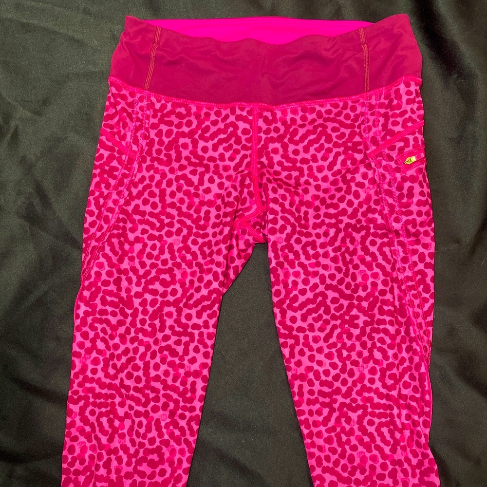Lululemon Athletica crops 6 women’s B104